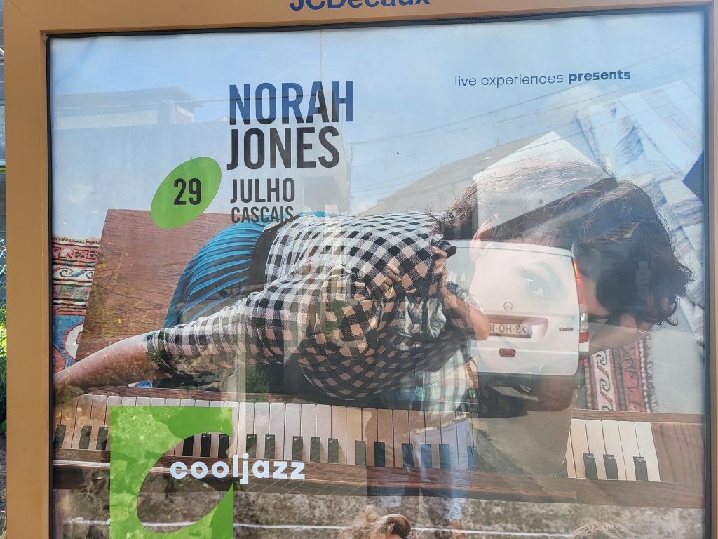 Poster advertising a Norah Jones concert in Cascais, Portugal.